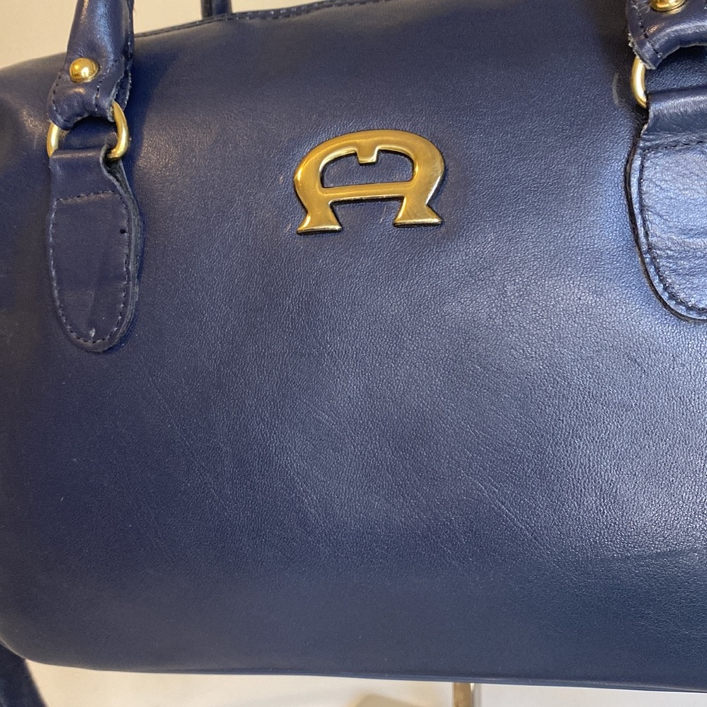 Etienne Aigner vintage Navy Leather Satchel Handbag with Gold Hardware - Picture 5 of 16